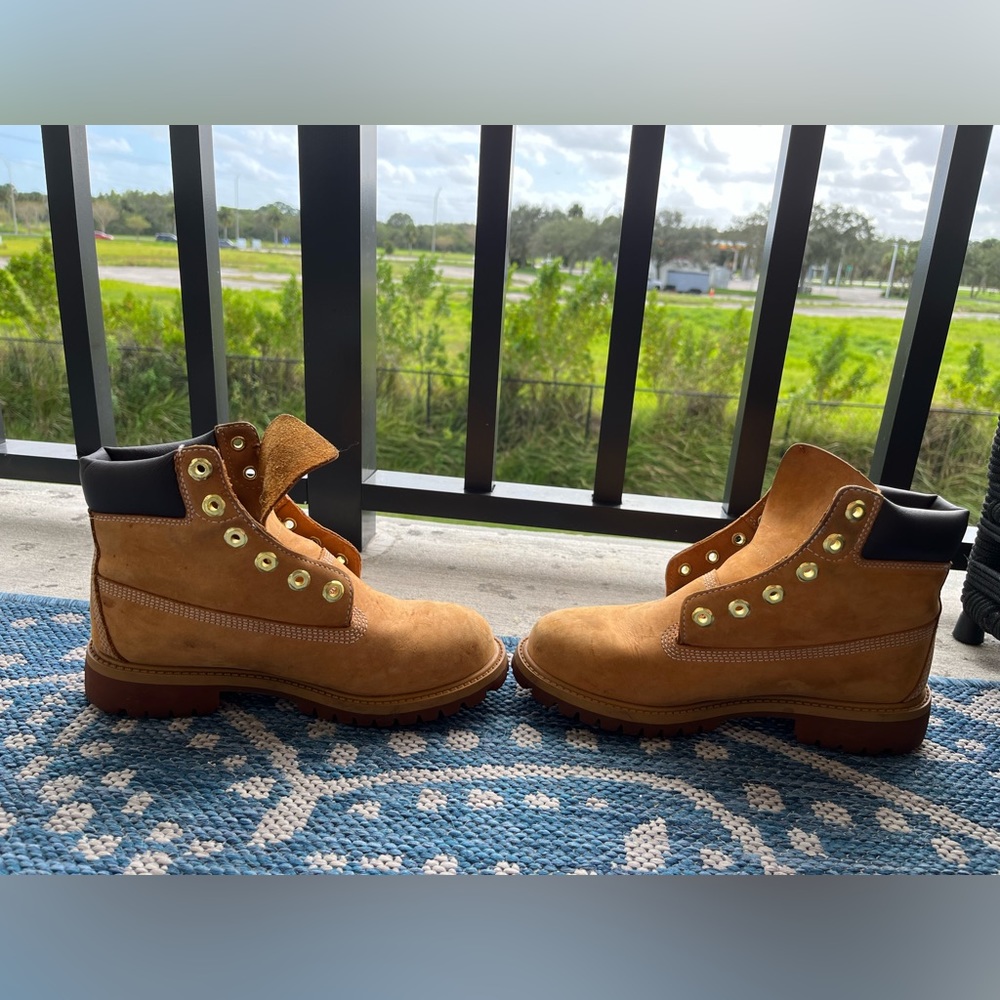 Size 4y Timberlands
